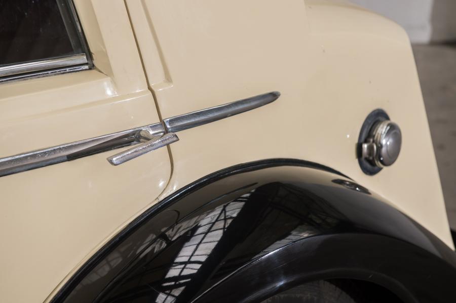 Детали экстерьера Bentley 4&frac14;-Litre Saloon by Mann Egerton 1937 года  (фото 24 из 31)